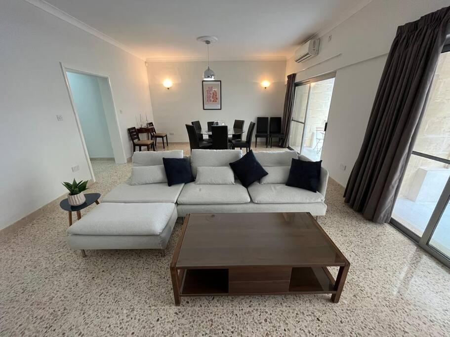Seaview 3 Bedroom Apartment In Sliema Zewnętrze zdjęcie